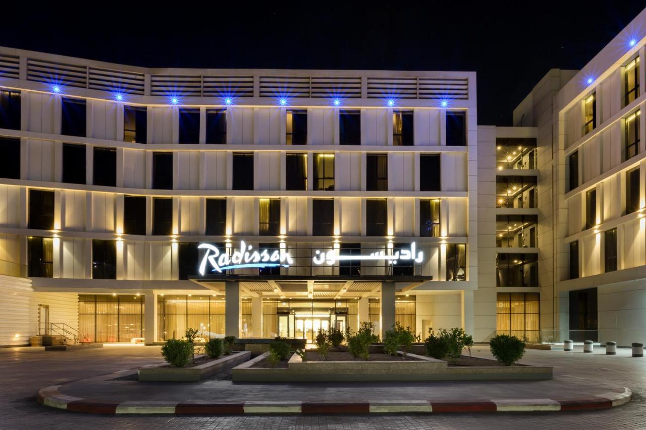 Radisson Hotel & Apartments Dammam Industrial City ภายนอก รูปภาพ