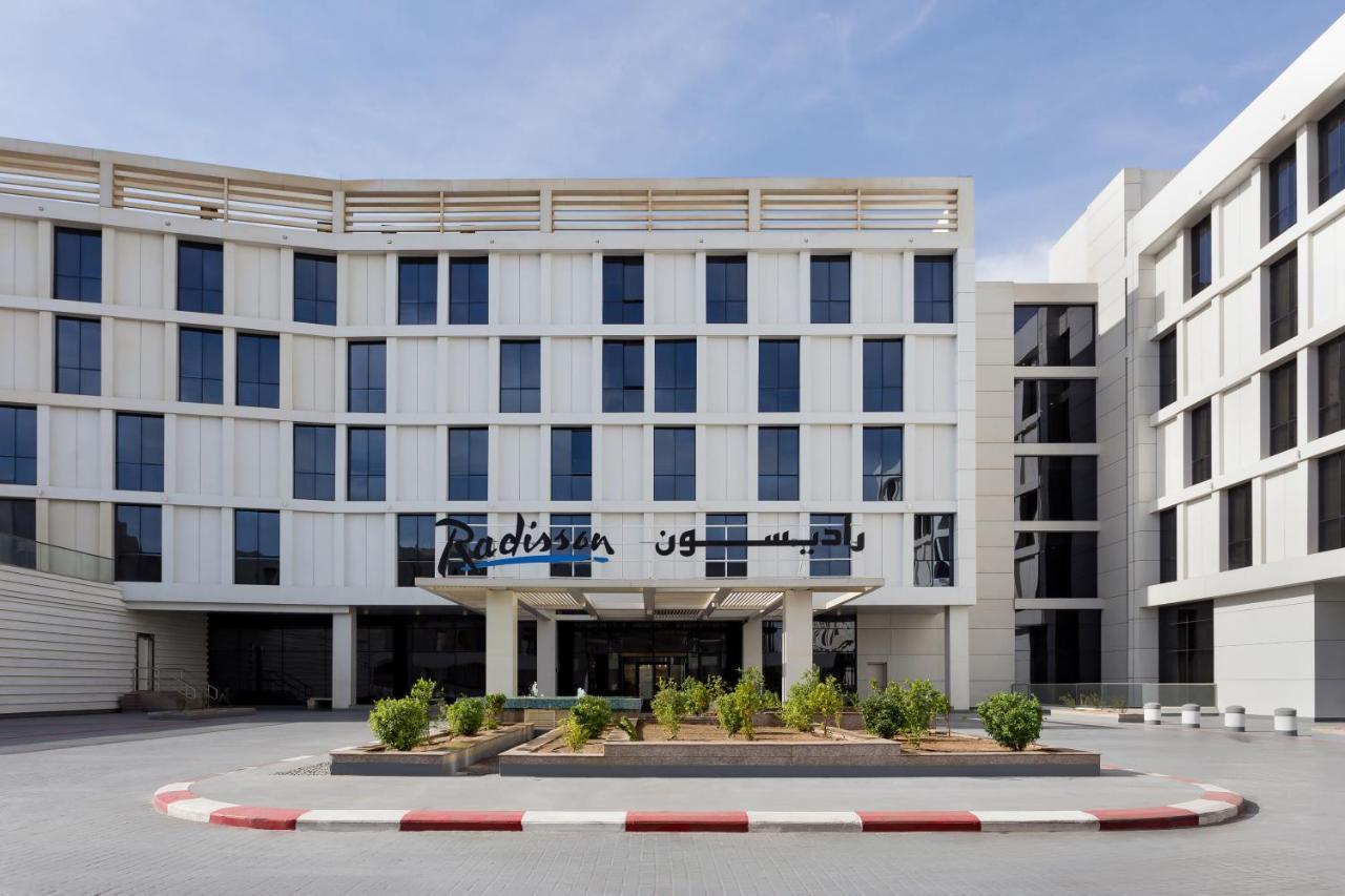 Radisson Hotel & Apartments Dammam Industrial City ภายนอก รูปภาพ