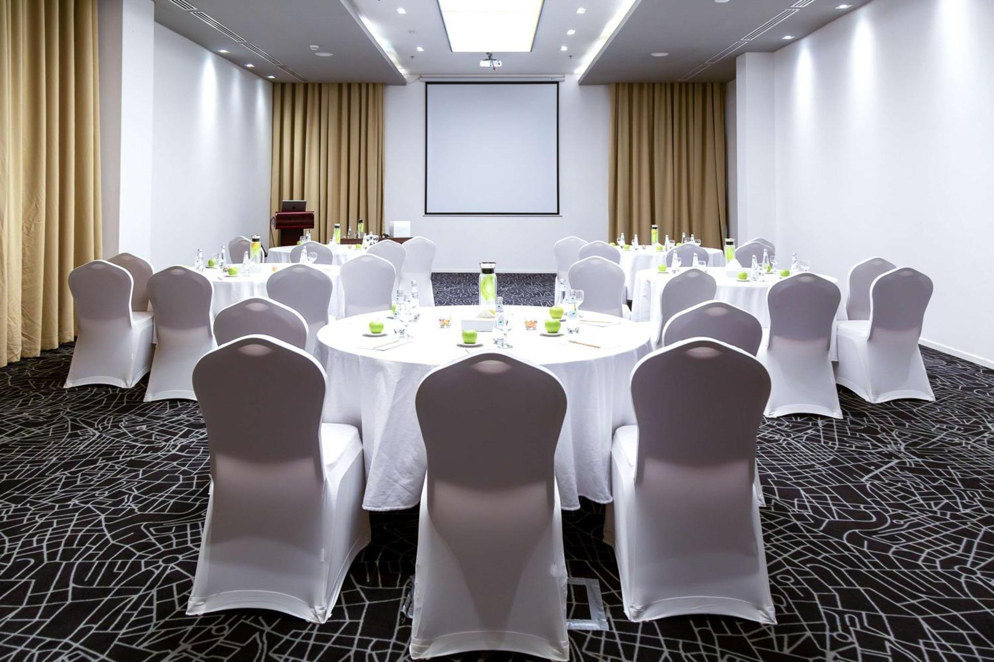 Radisson Hotel & Apartments Dammam Industrial City ภายนอก รูปภาพ