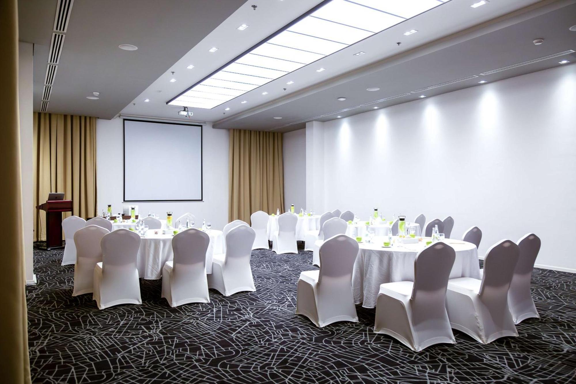 Radisson Hotel & Apartments Dammam Industrial City ภายนอก รูปภาพ