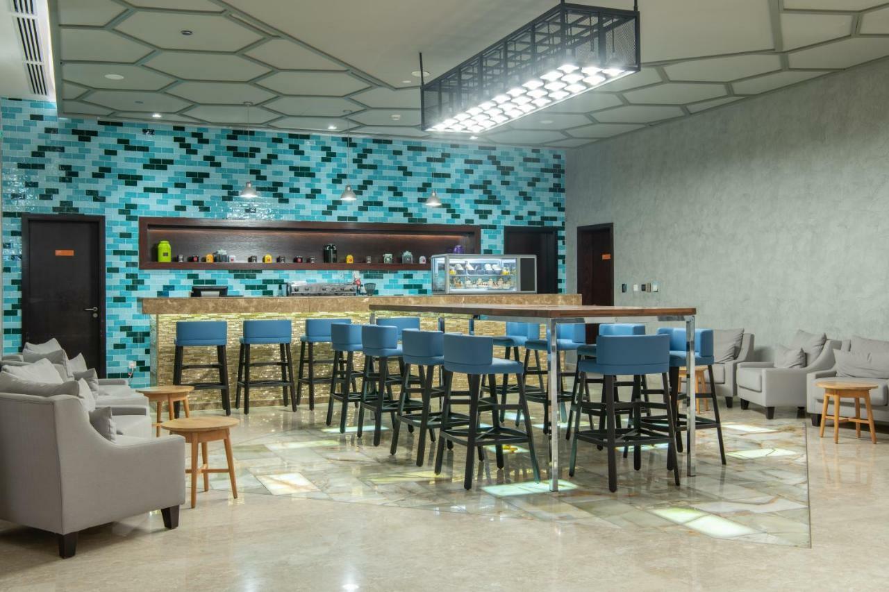 Radisson Hotel & Apartments Dammam Industrial City ภายนอก รูปภาพ