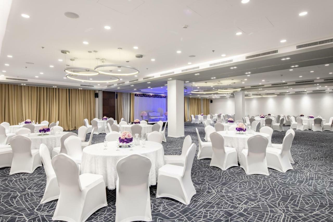 Radisson Hotel & Apartments Dammam Industrial City ภายนอก รูปภาพ