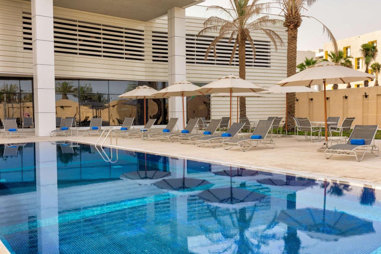 Radisson Hotel & Apartments Dammam Industrial City ภายนอก รูปภาพ